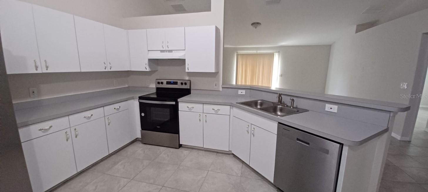 SUN COUNTRY ESTATE - Residential Lease