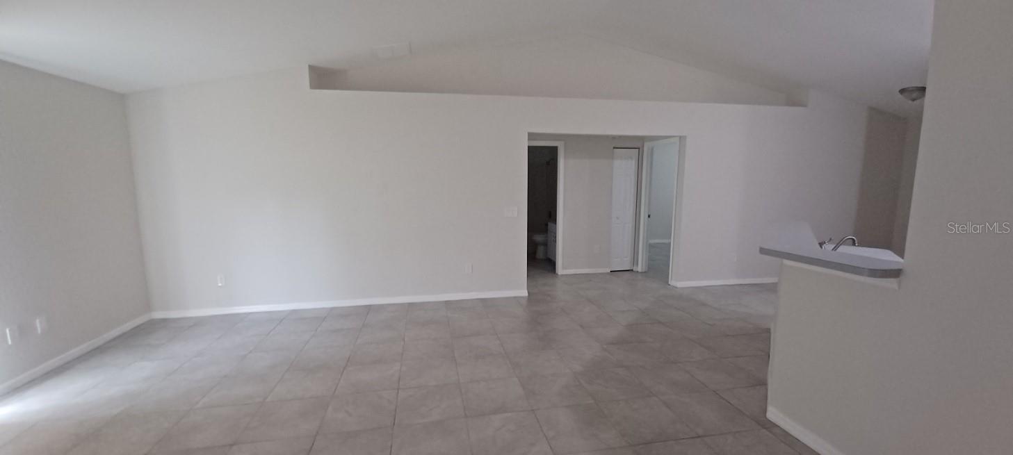 SUN COUNTRY ESTATE - Residential Lease