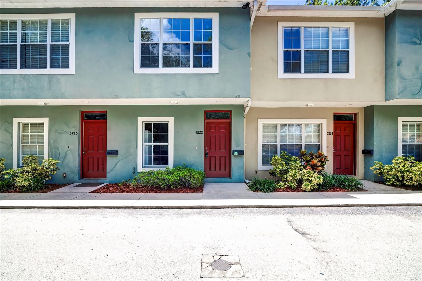 View TAMPA, FL 33617 townhome