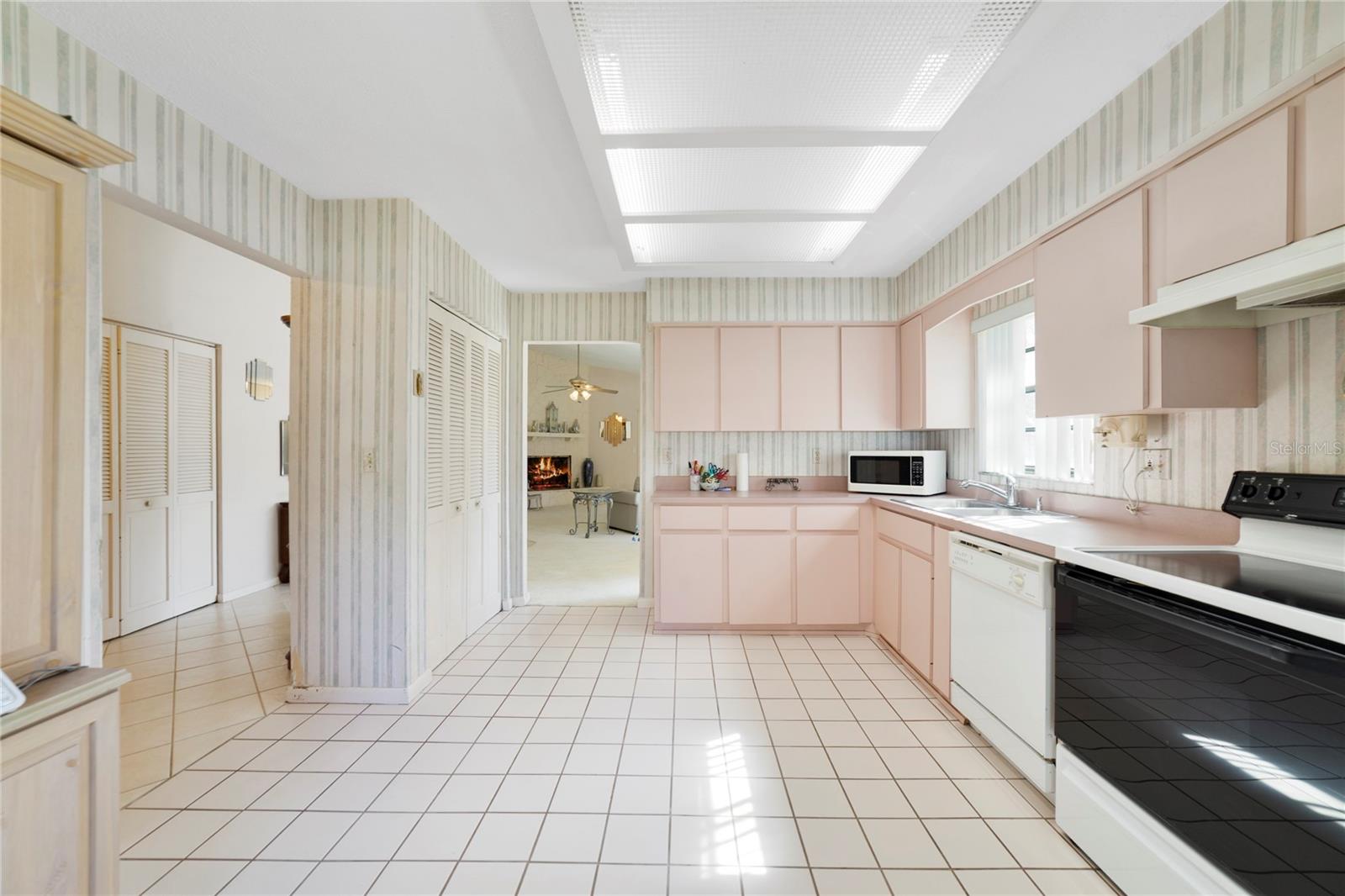 ARROWHEAD VILLAGE REP - Residential