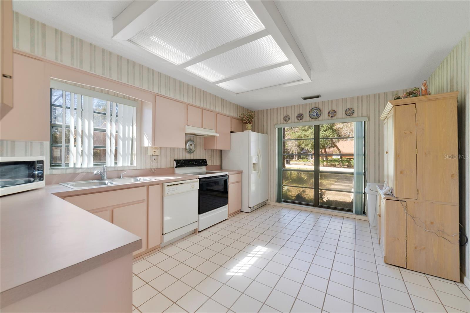 ARROWHEAD VILLAGE REP - Residential