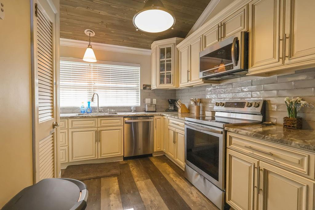 LOCH HARBOUR - Residential