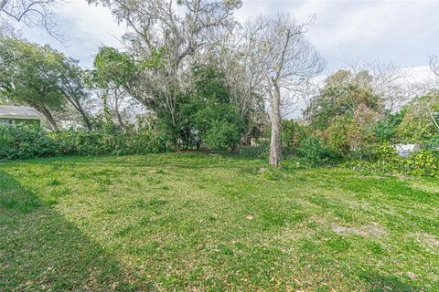 A home in LAKELAND