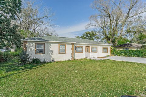 A home in LAKELAND