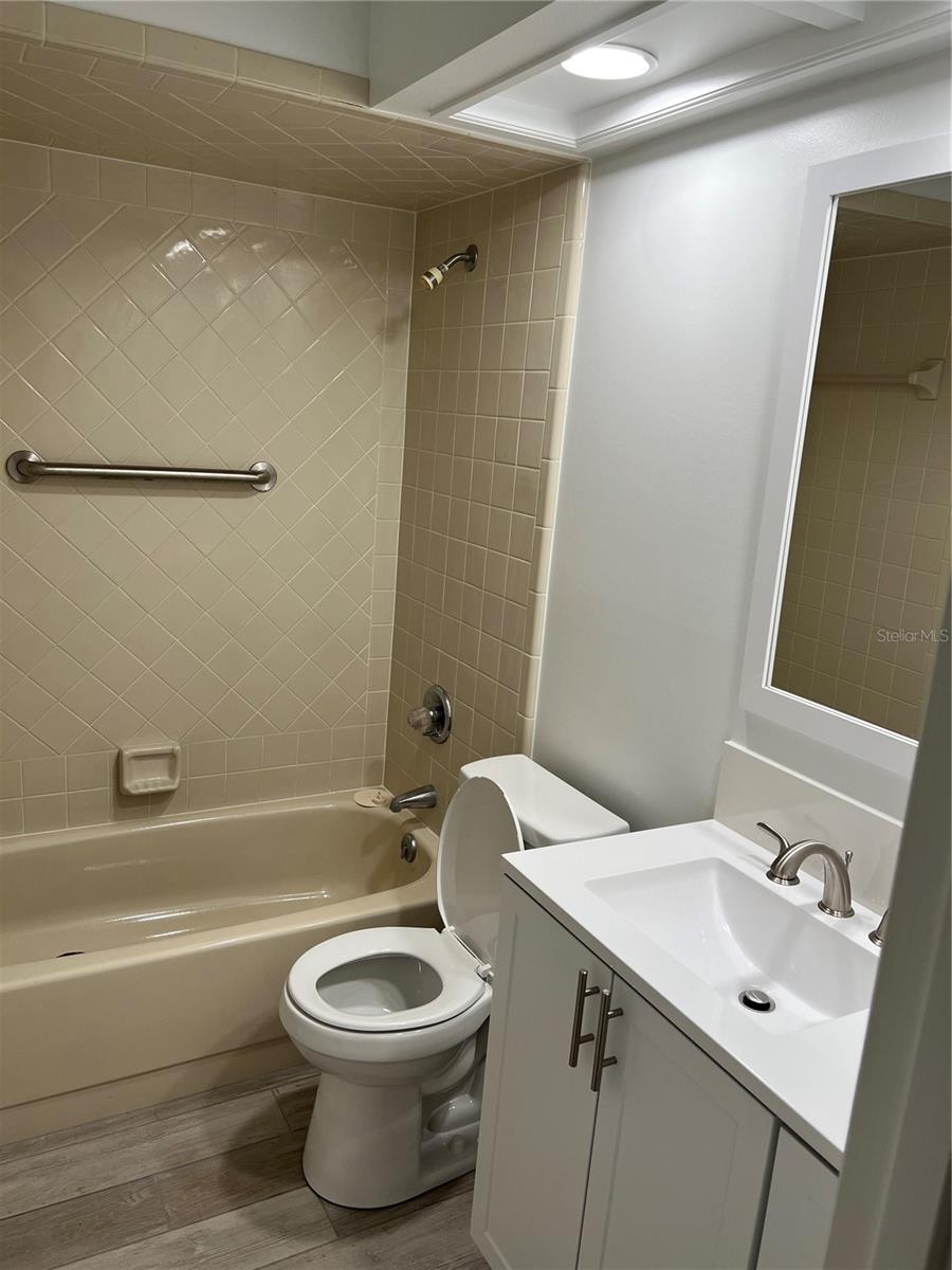EUSTIS BAY STATE SOUTH PH 01 - Residential Lease