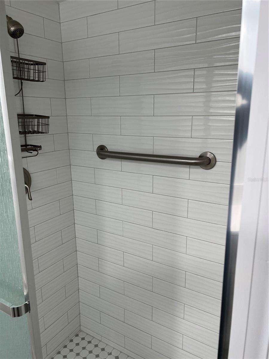 EUSTIS BAY STATE SOUTH PH 01 - Residential Lease