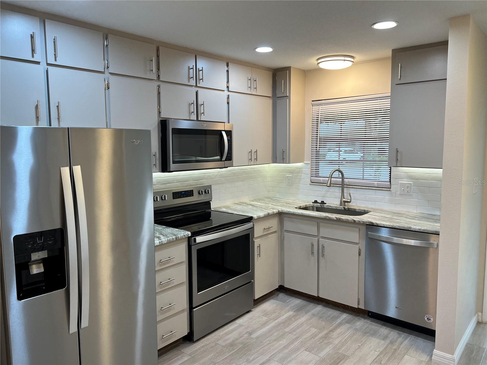 EUSTIS BAY STATE SOUTH PH 01 - Residential Lease