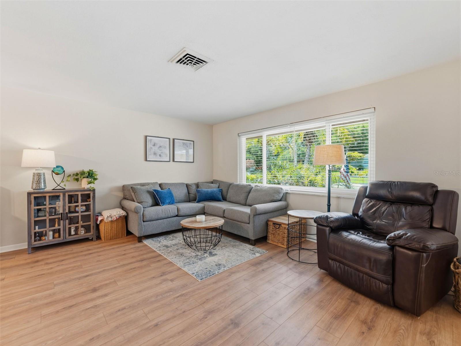 DEL ORO GROVES - Residential