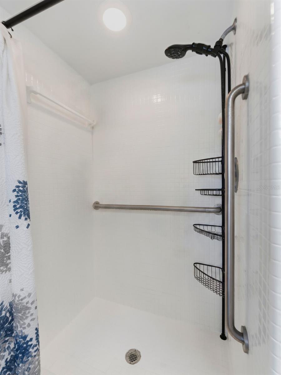 DEL ORO GROVES - Residential