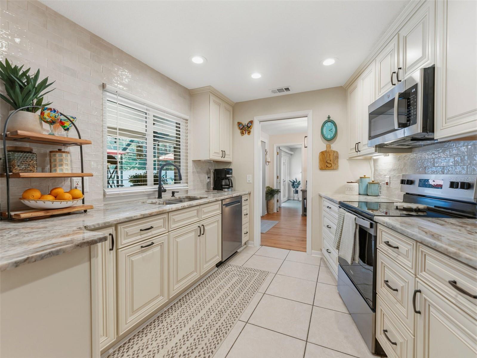 DEL ORO GROVES - Residential
