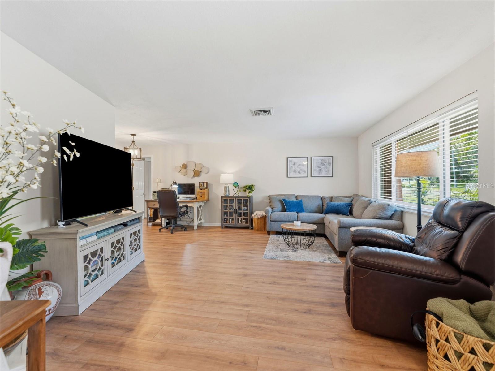 DEL ORO GROVES - Residential