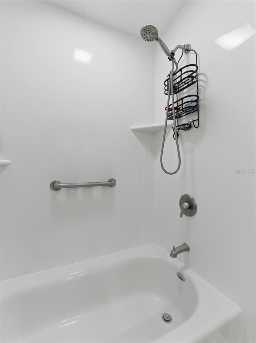 DEL ORO GROVES - Residential