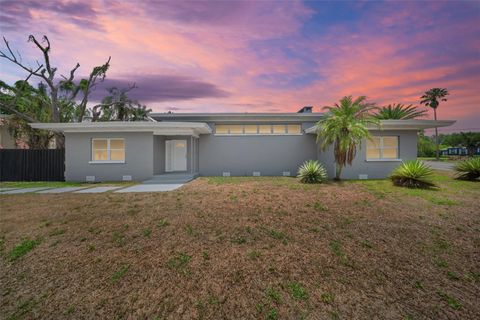 Photo of 837 E Edgewood Drive, Lakeland, FL 33803 (MLS # TB8466650)