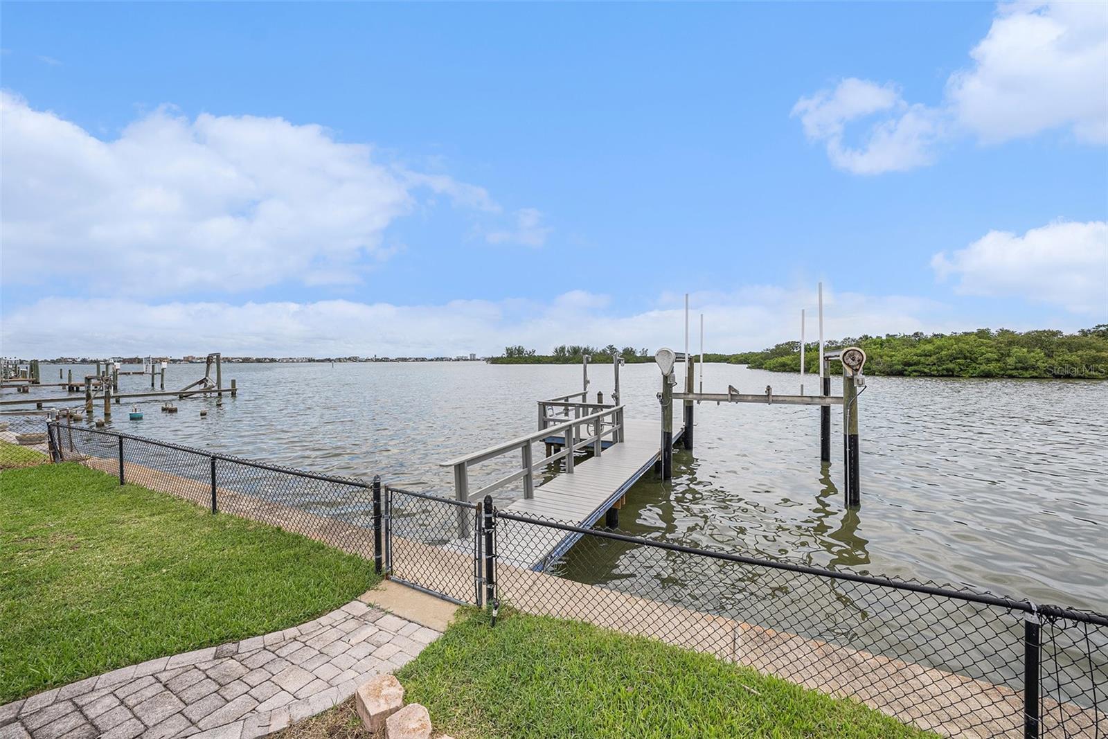 OAKHURST SHORES 1ST ADD - Residential