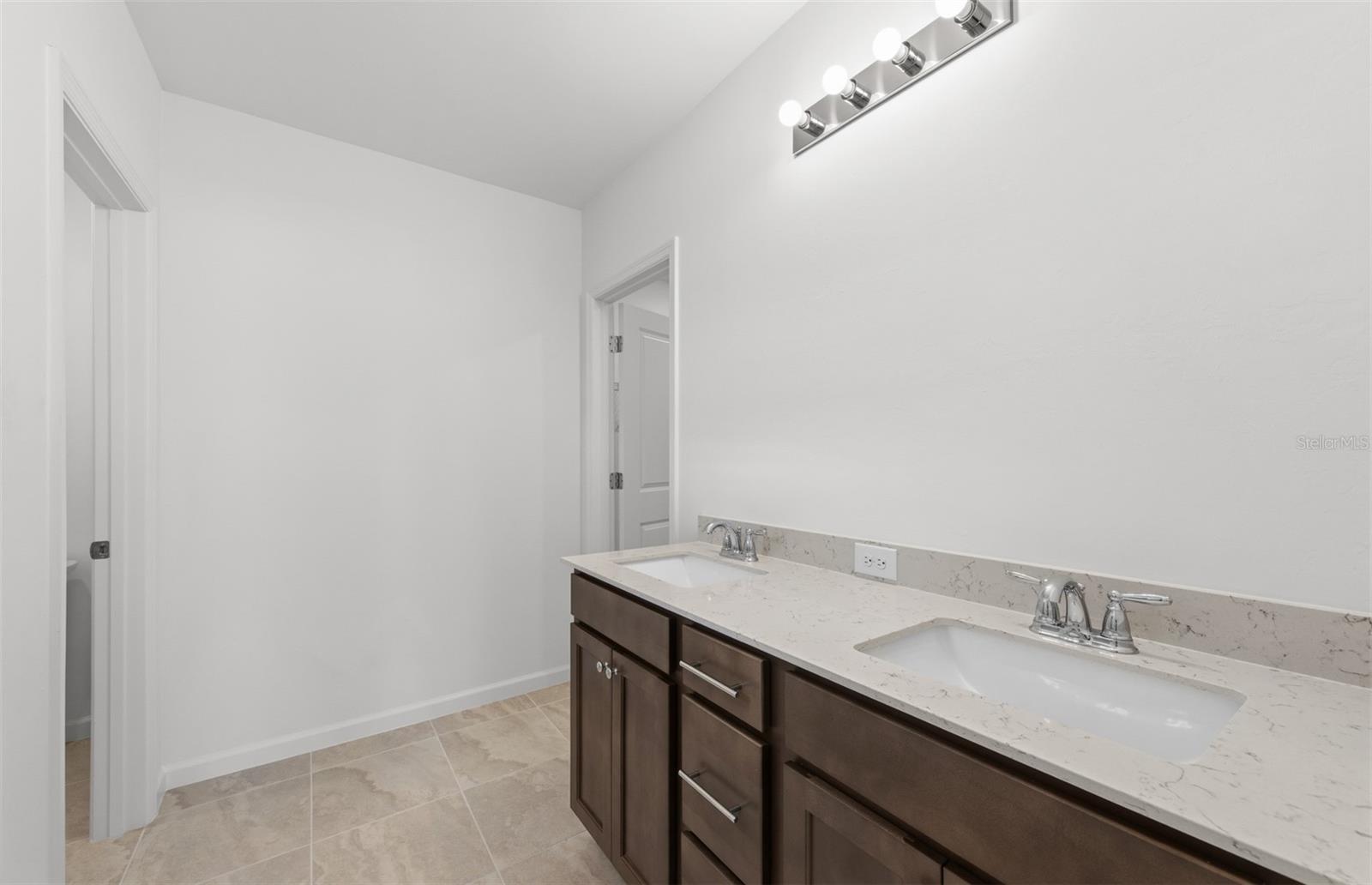 LAKESPUR WELLEN PARK - Residential