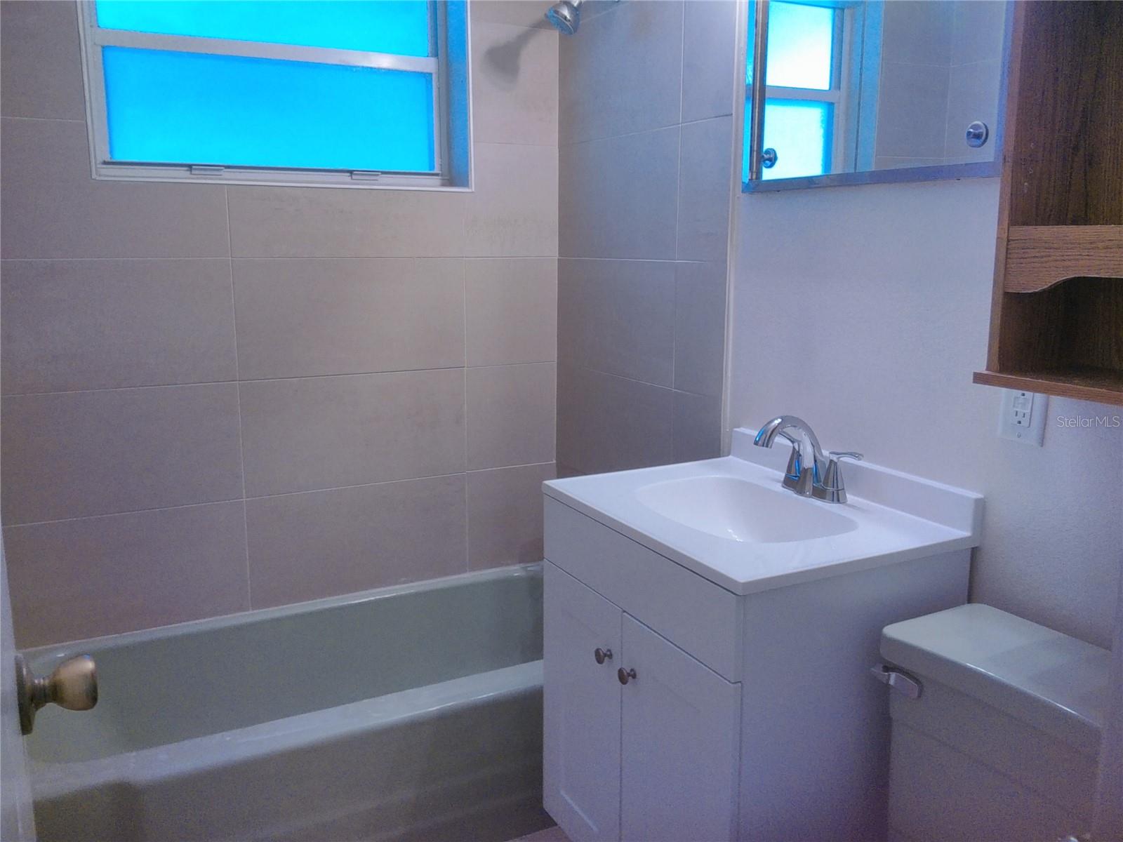 DELTONA LAKES UN 24 - Residential Lease