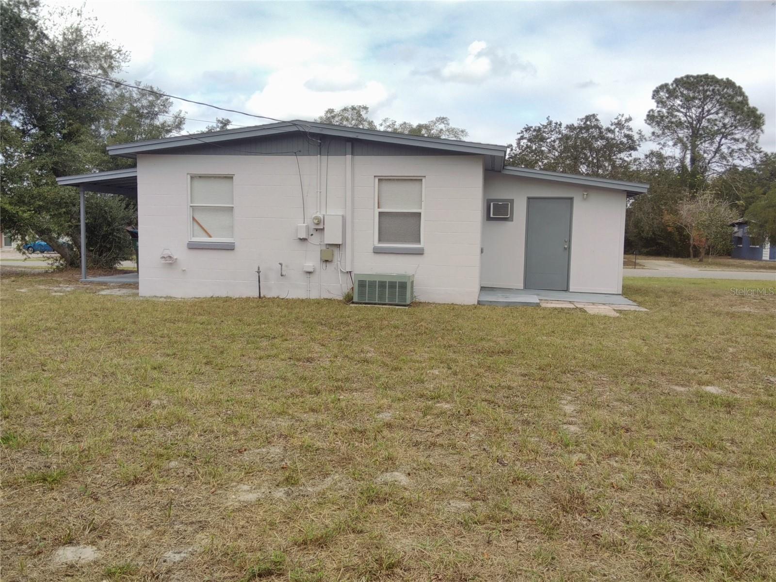 DELTONA LAKES UN 24 - Residential Lease