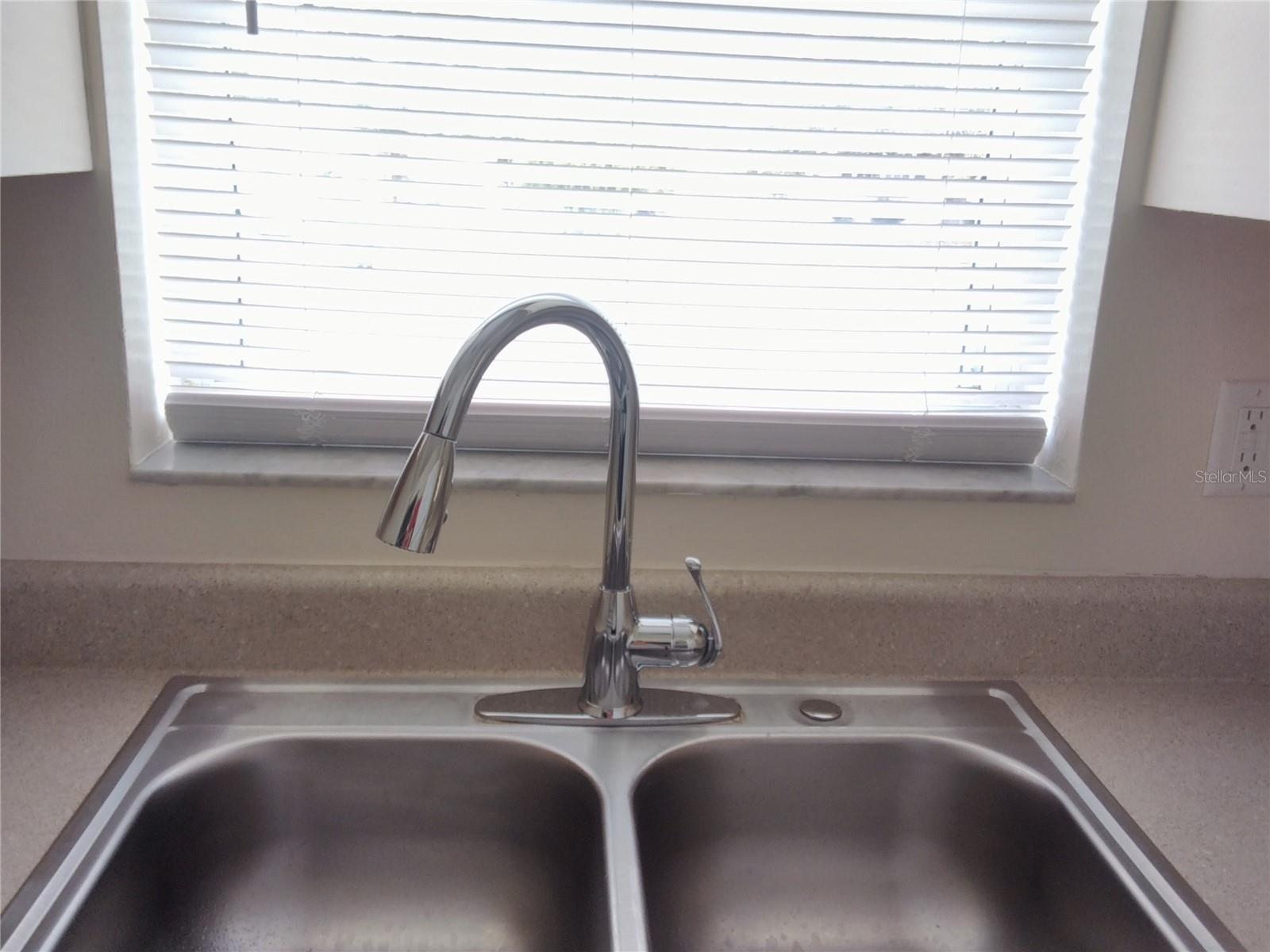 DELTONA LAKES UN 24 - Residential Lease