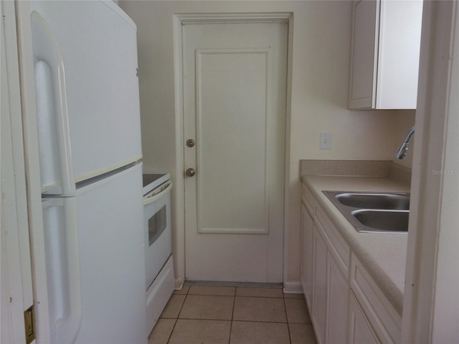 DELTONA LAKES UN 24 - Residential Lease