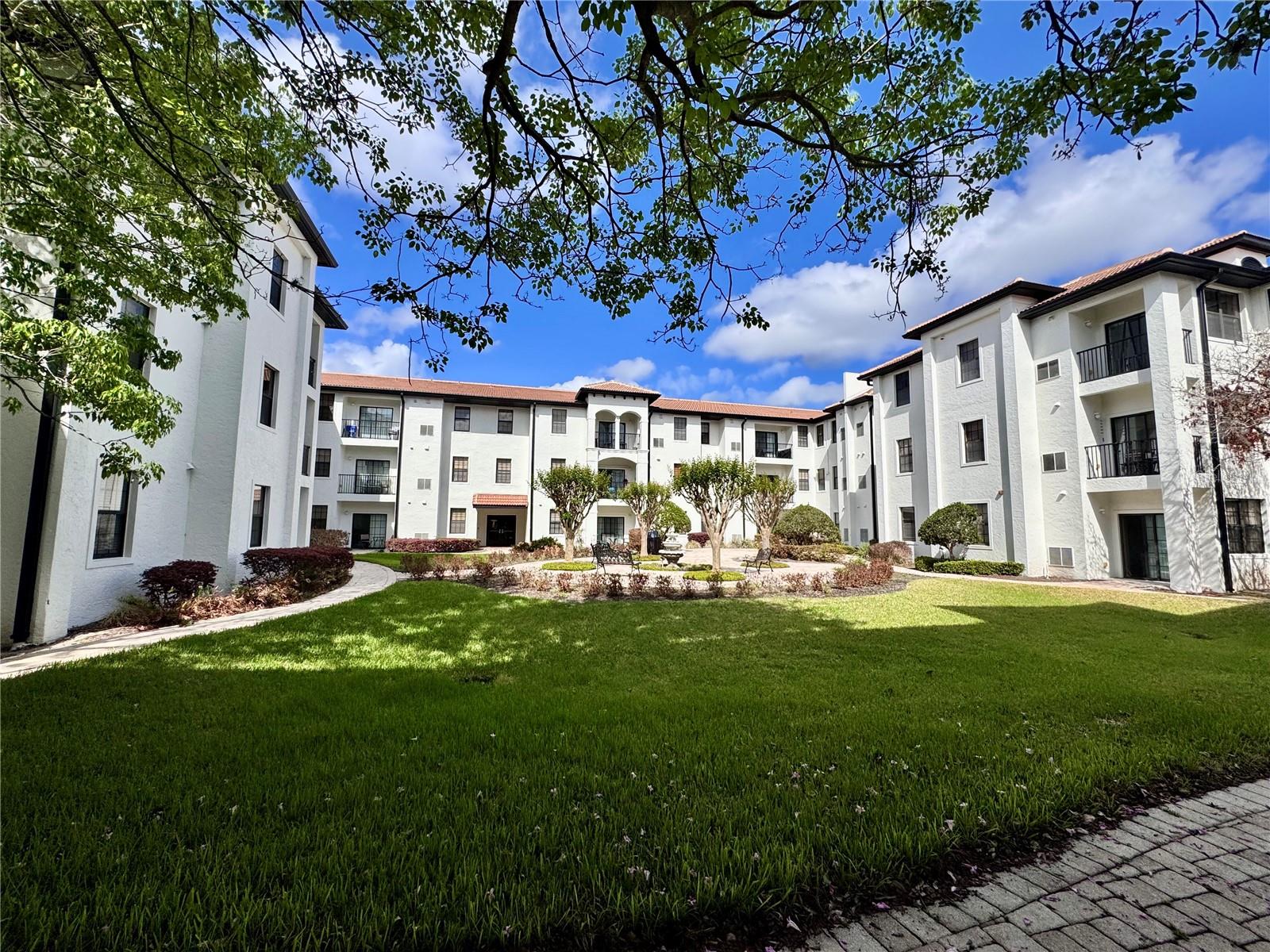 REGISTRY/MICHIGAN PARK CONDO - Residential