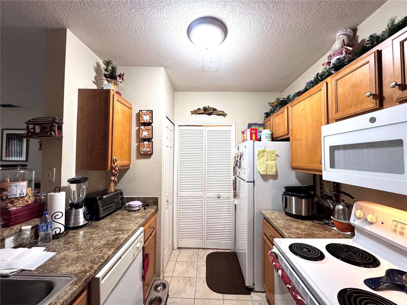 REGISTRY/MICHIGAN PARK CONDO - Residential