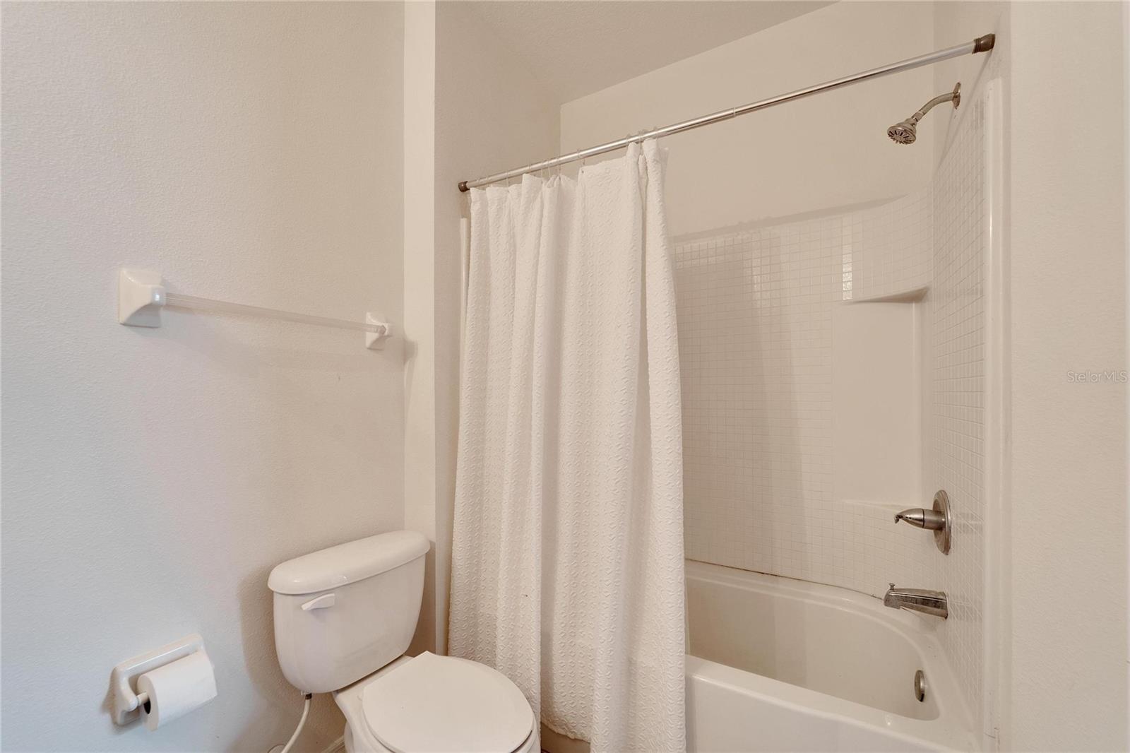 EAGLE PALM PH II - Residential Lease