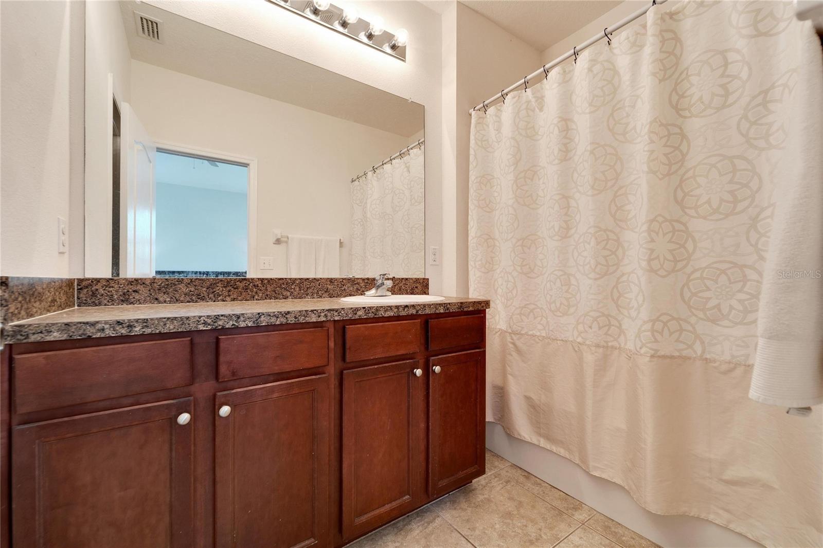 EAGLE PALM PH II - Residential Lease