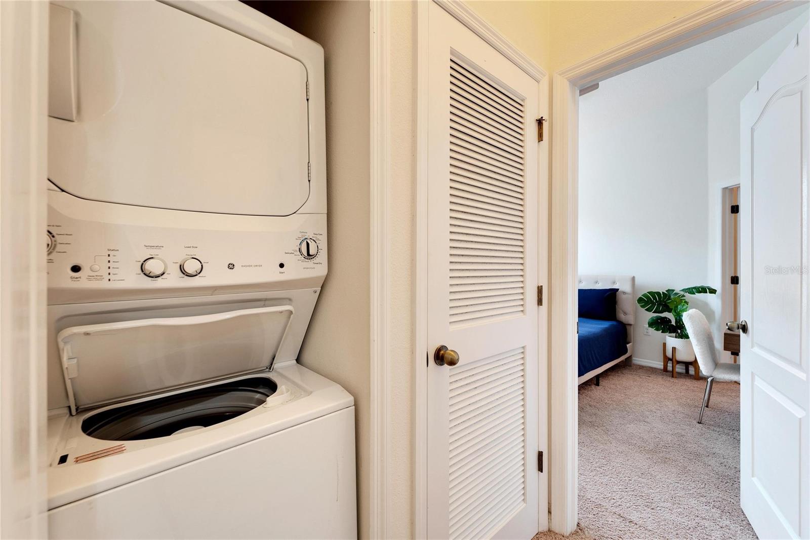 EAGLE PALM PH II - Residential Lease