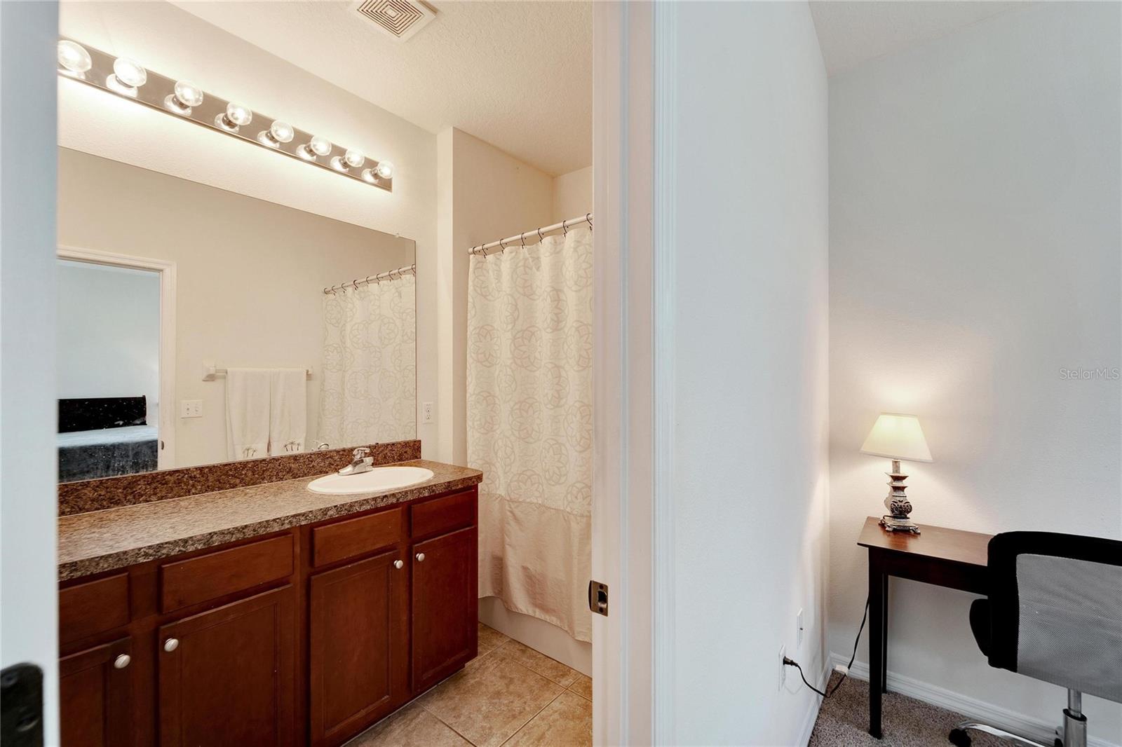EAGLE PALM PH II - Residential Lease
