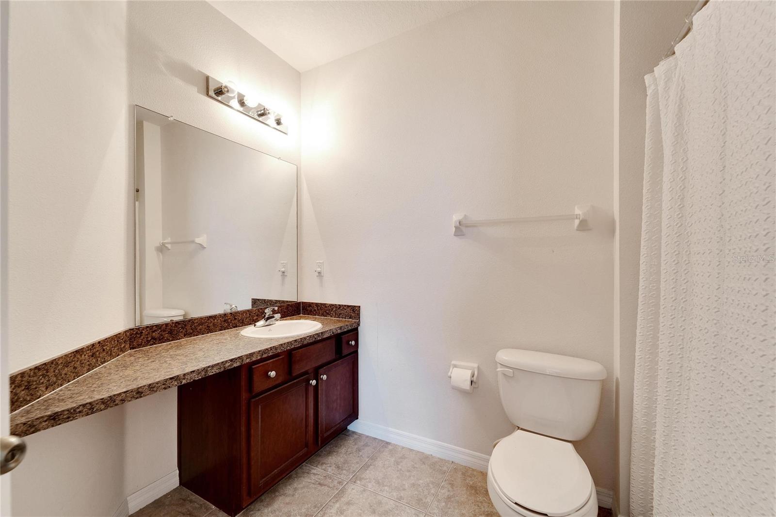 EAGLE PALM PH II - Residential Lease