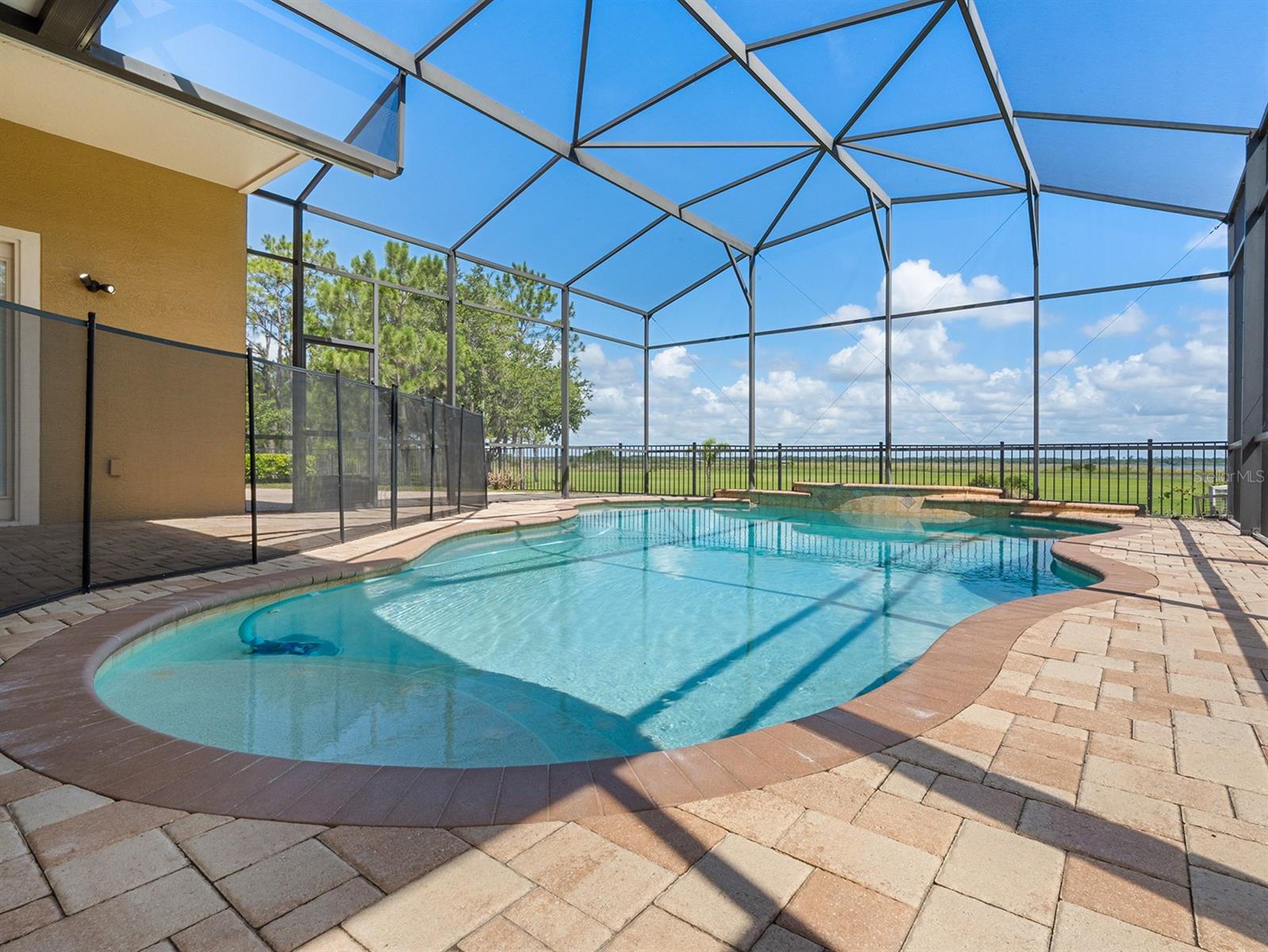 4951 PARKVIEW DRIVE
