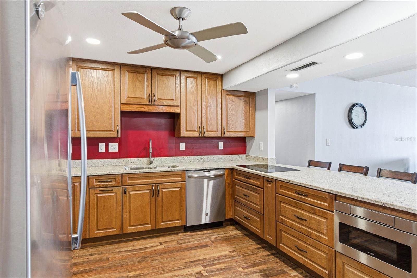 REDINGTON TOWERS BLDG 2 CONDO - Residential