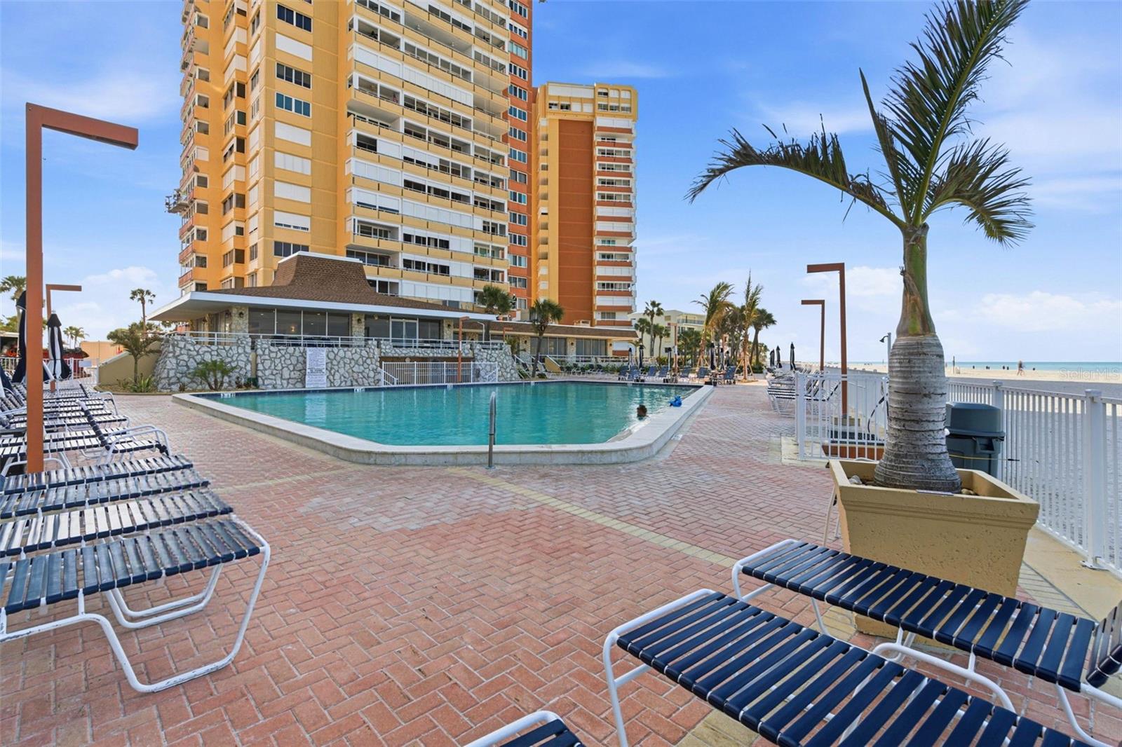 REDINGTON TOWERS BLDG 2 CONDO - Residential