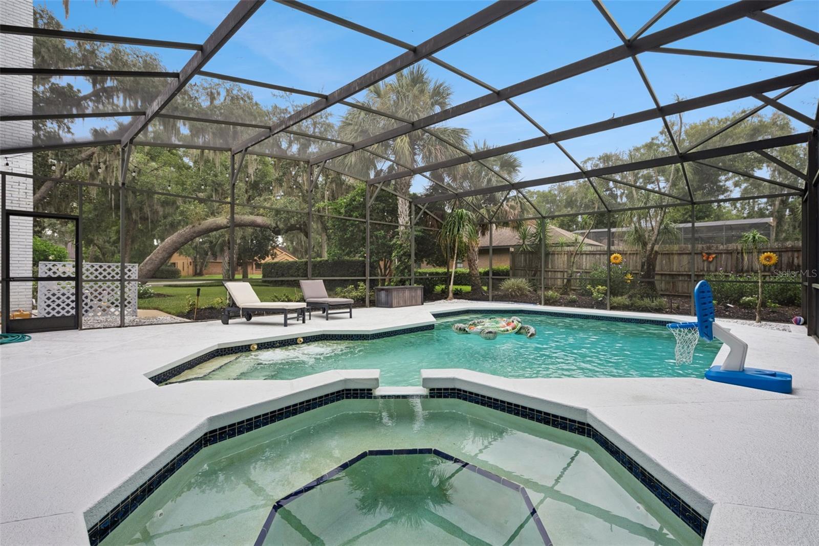 290 MANOR OAKS COURT