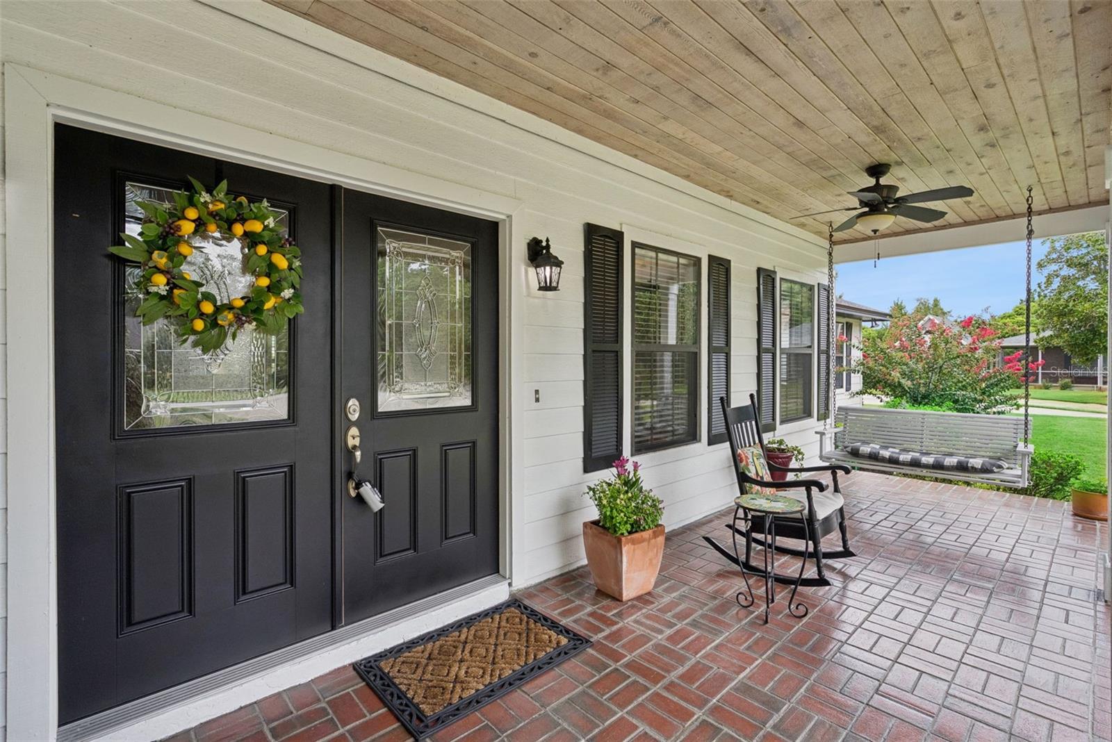 290 MANOR OAKS COURT
