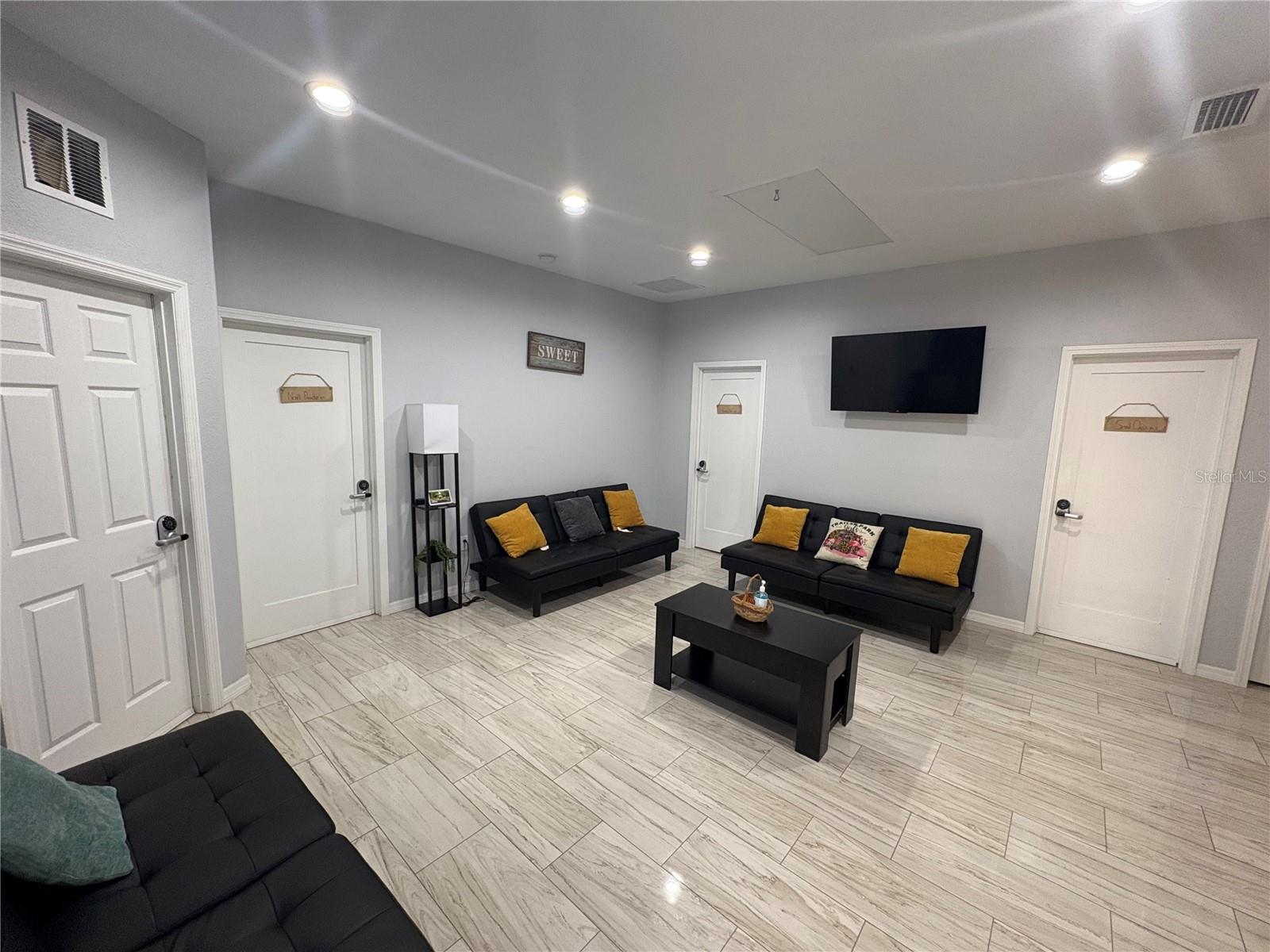 UNPLATTED - Residential Lease