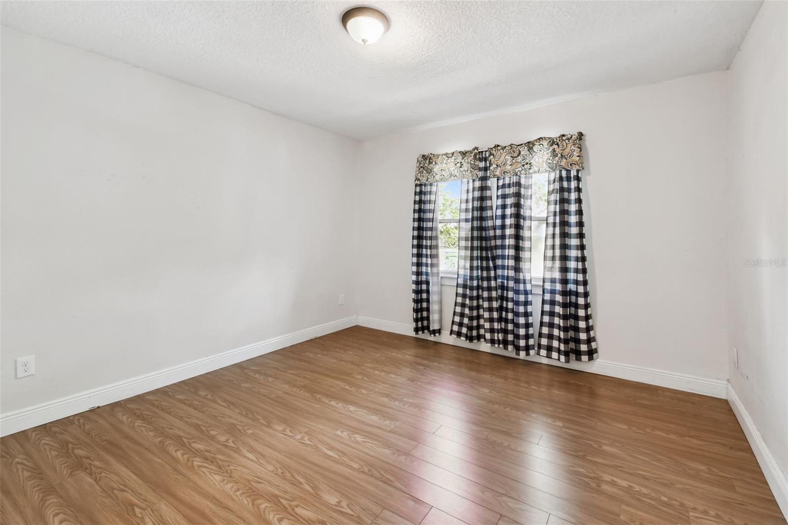 MOBLEYS SUB - Residential Lease