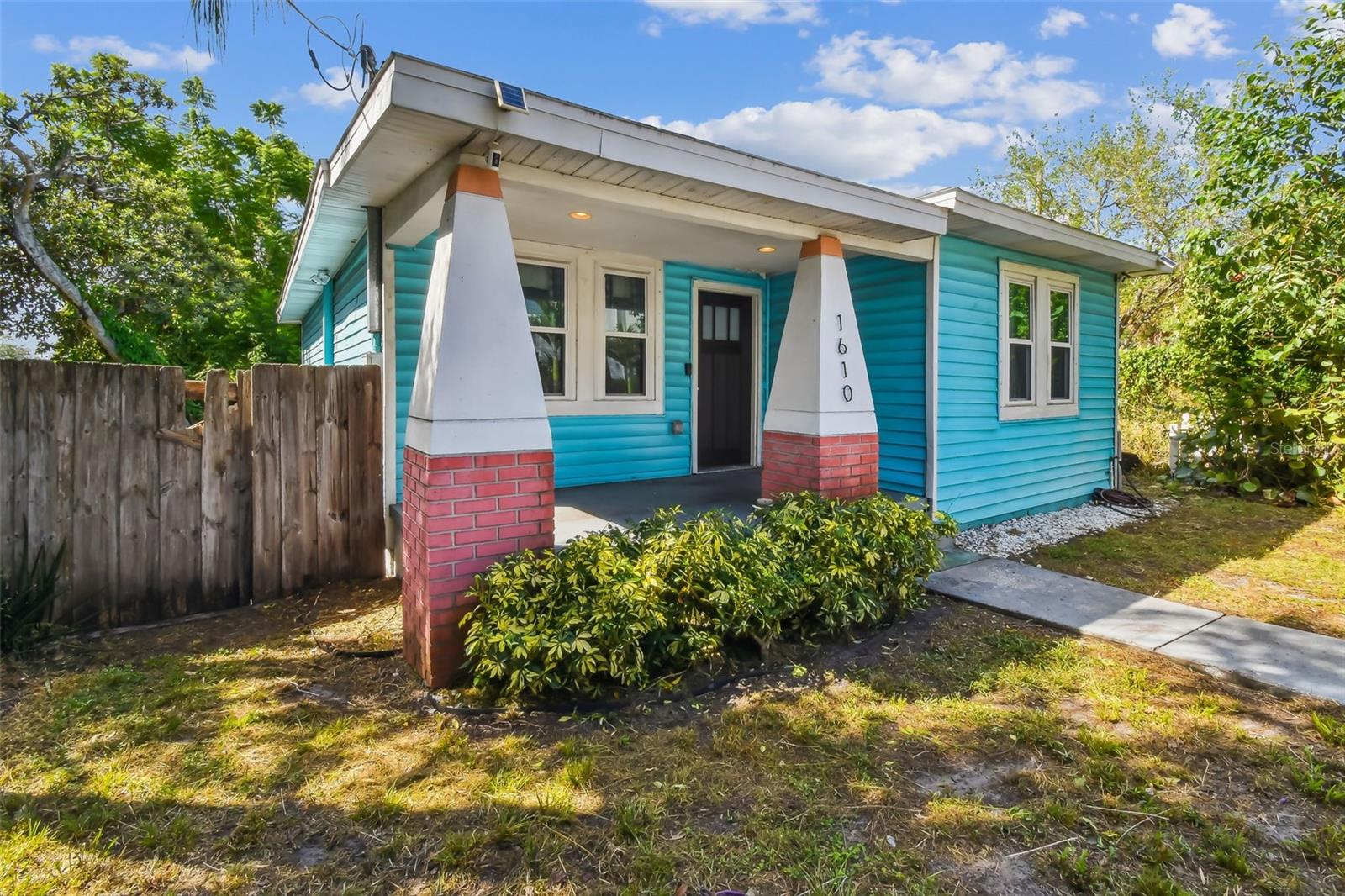 Live just steps from the heart of downtown Tampa in this charming 2-bedroom, 1-bath bungalow with city views and unbeatable location. Surrounded by new development and minutes from Ybor City, Armature Works, and Water Street, this home offers classic character and endless potential for someone looking to be close to everything Tampa has to offer. With easy access, to downtown, the Riverwalk, and I-275, this tucked away location provides both convenience and opportunity in one of Tampa’s fastest-growing neighborhoods.