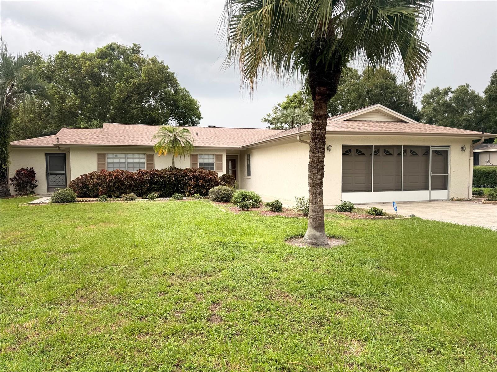 Unique opportunity in Land O’ Lakes! Beautiful and spacious 3-bedroom, 2-bathroom home ready to become your new sanctuary.
Enjoy a bright and airy living room, a functional kitchen, and a charming screened porch perfect for relaxing or entertaining guests.
With 1,608 square feet of living space plus additional areas for storage and leisure.
Paved driveway for your convenience.
Located in a peaceful community close to schools, parks, shopping centers, and easy access to major roads.
Ideal for families or professionals seeking style, comfort, and security!
Small pets are welcome with approval.
Don’t miss out! Contact the agent today to schedule your showing and find your next home.