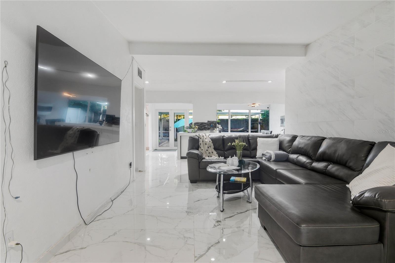 218 NANETTE DRIVE