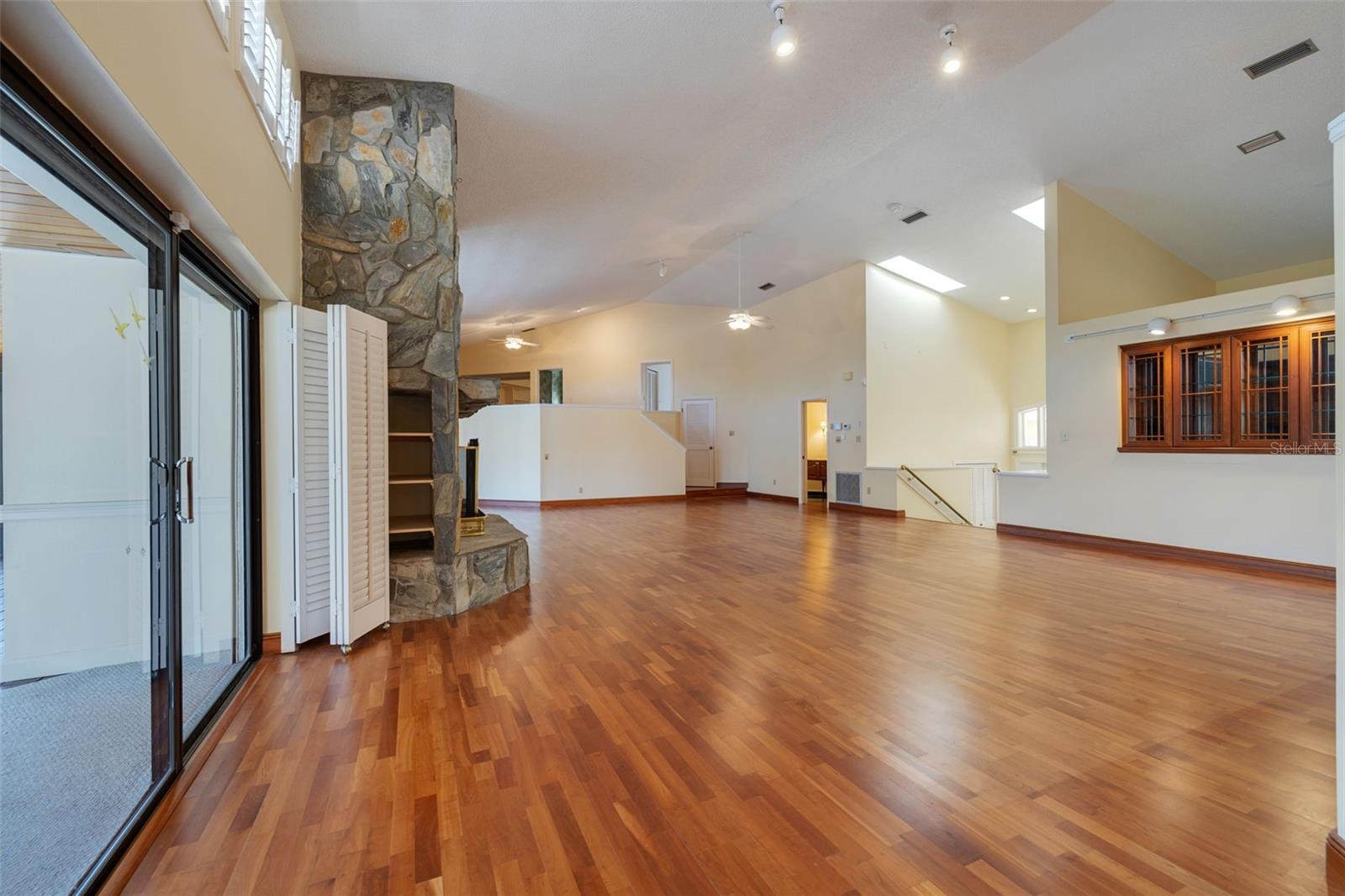 TIERRA VERDE UNIT 1 1ST REP - Residential