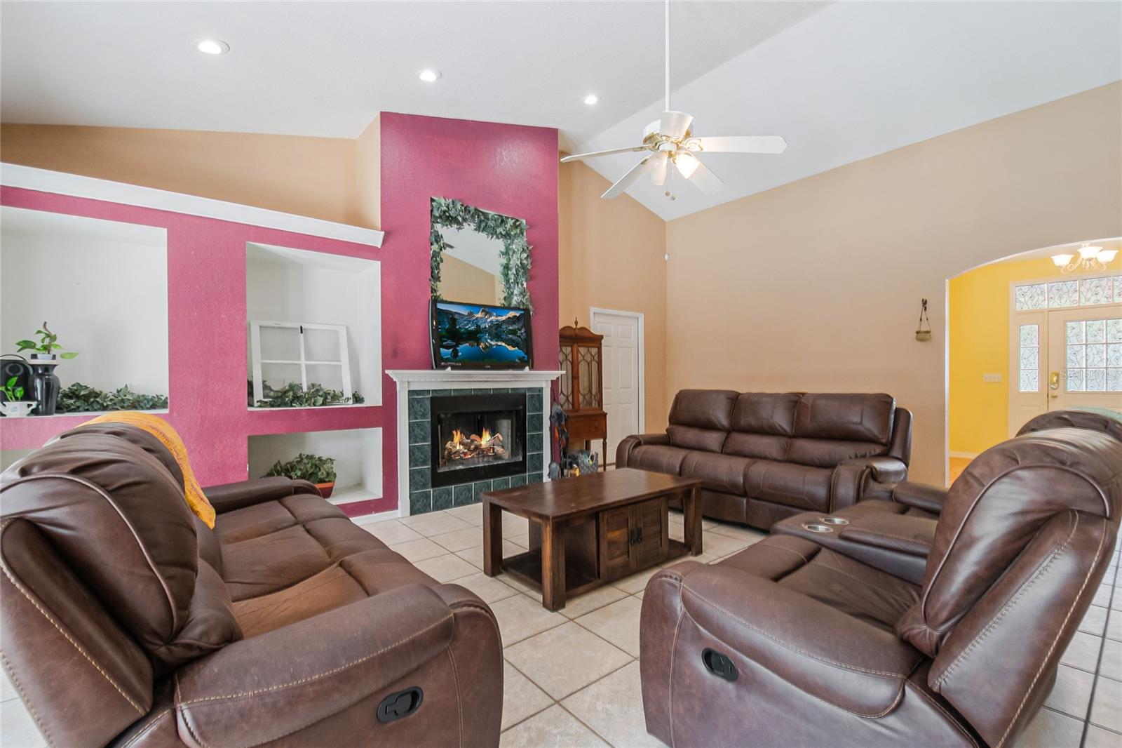 BEG NW COR OF U S GOVT LOT 1 RUN E 940 FT S 160 FT - Residential