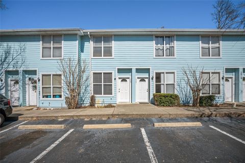 Photo of 3910 SW 20th Avenue #1403, Gainesville, FL 32607 (MLS # GC537454)