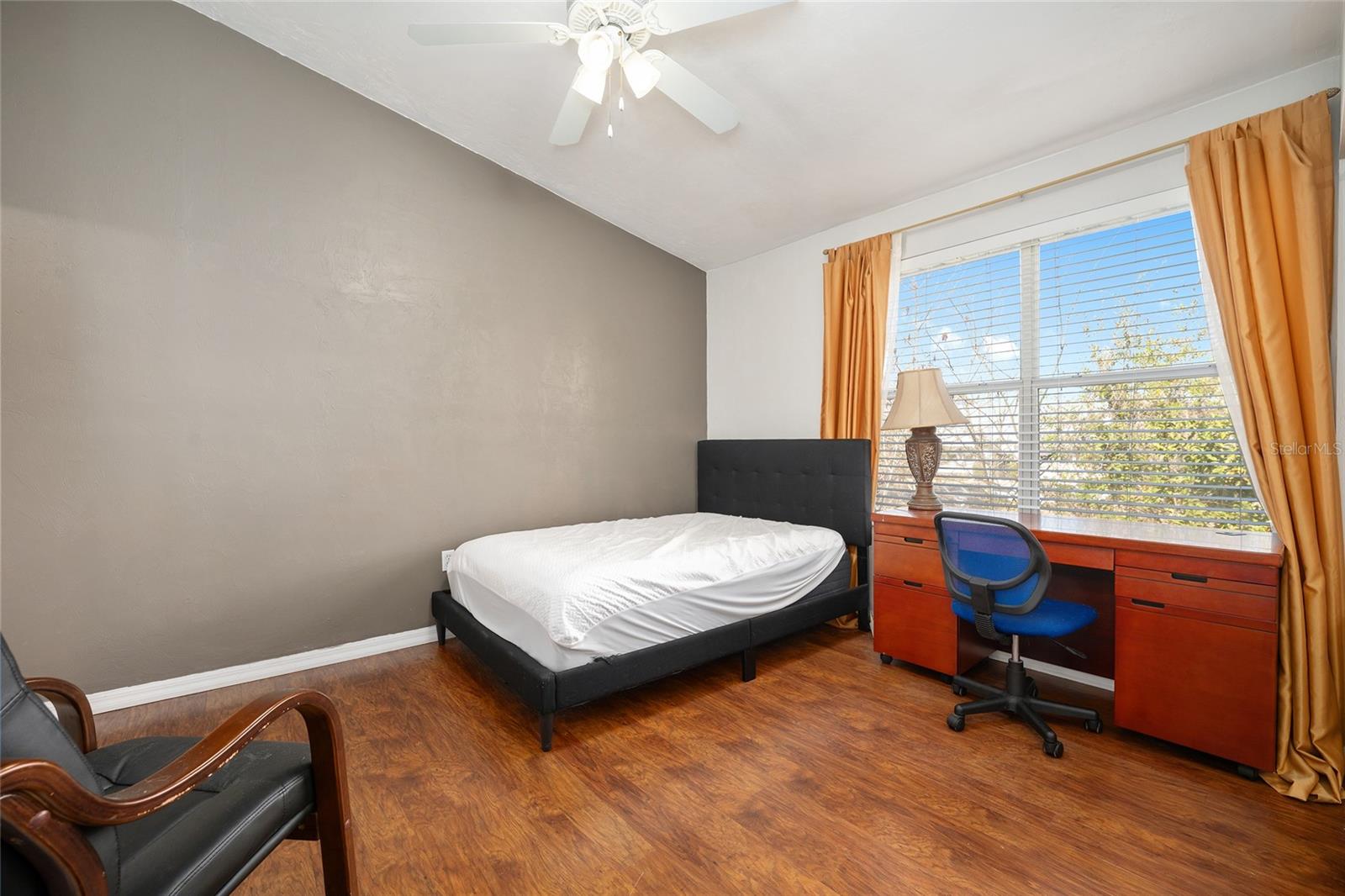 KENSINGTON PARK - Residential