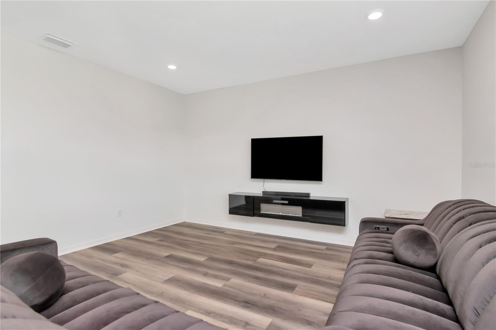 RIVERSTONE - Residential