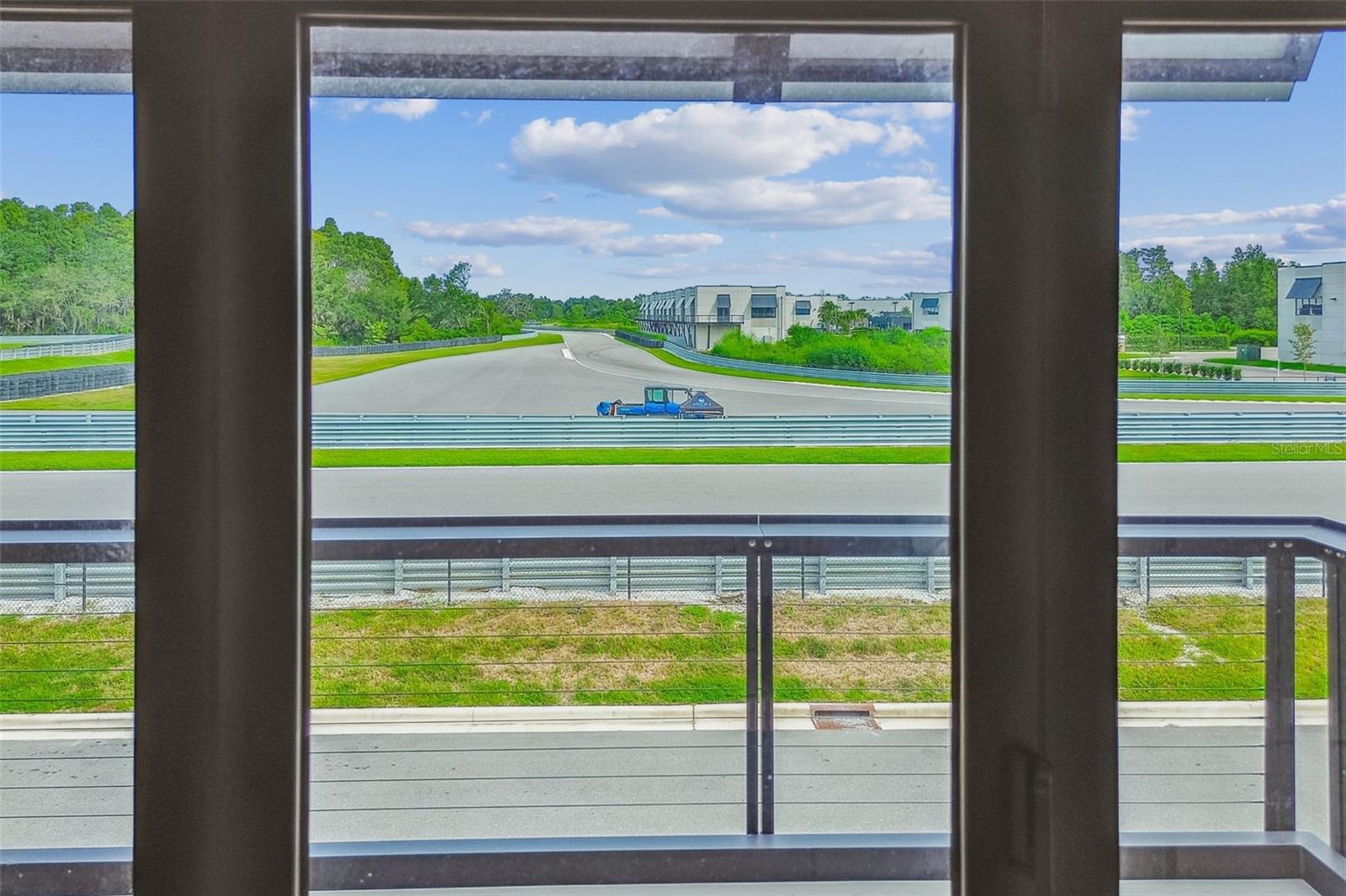 MOTOR ENCLAVE - Commercial Sale