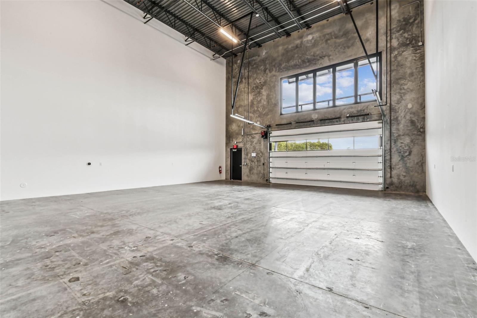 MOTOR ENCLAVE - Commercial Sale