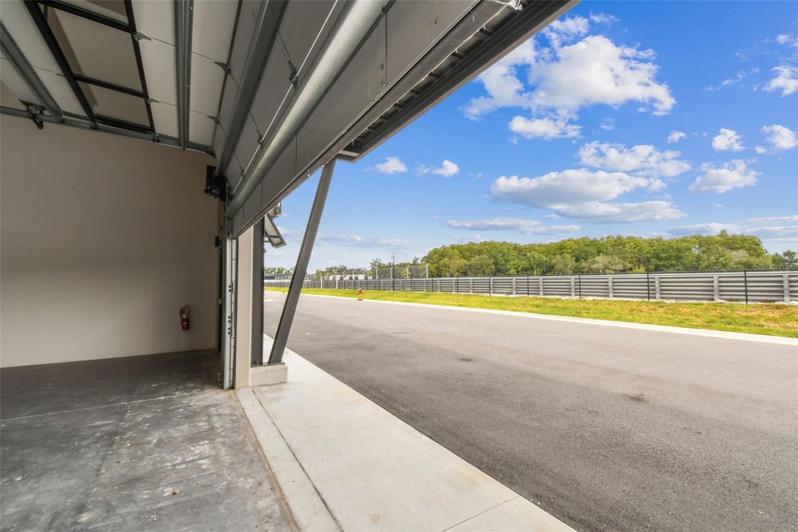 MOTOR ENCLAVE - Commercial Sale