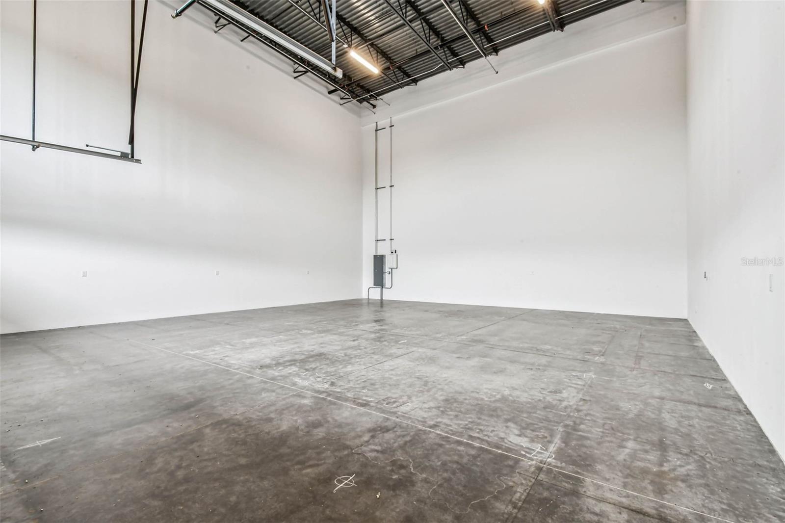 MOTOR ENCLAVE - Commercial Sale