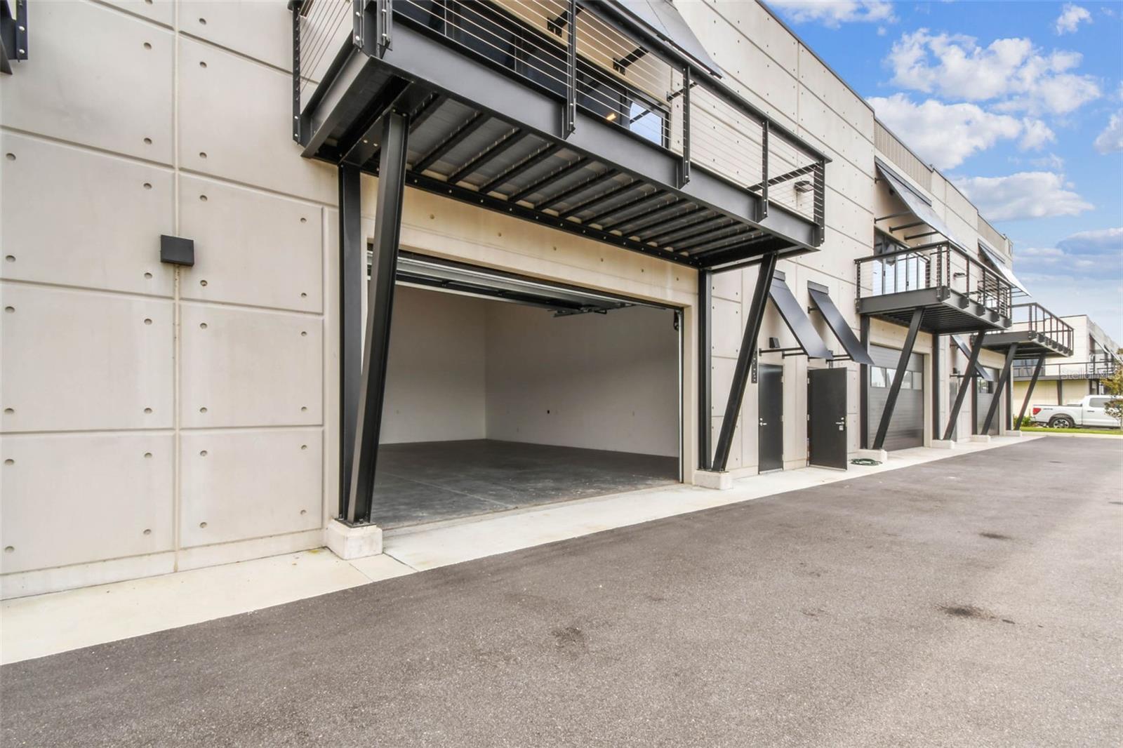 MOTOR ENCLAVE - Commercial Sale